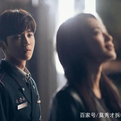 (夜间堡垒)探索夜晚中的堡垒之谜：细数生存游戏中的策略与挑战