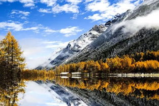 (山重水复的画面)在山重水复的美景中，感受自然的神奇与人心的宁静