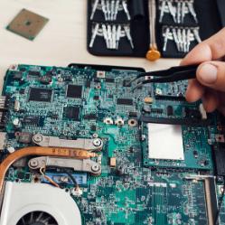 电脑显示屏不亮的原因及解决方法：全面解析常见故障与排查技巧