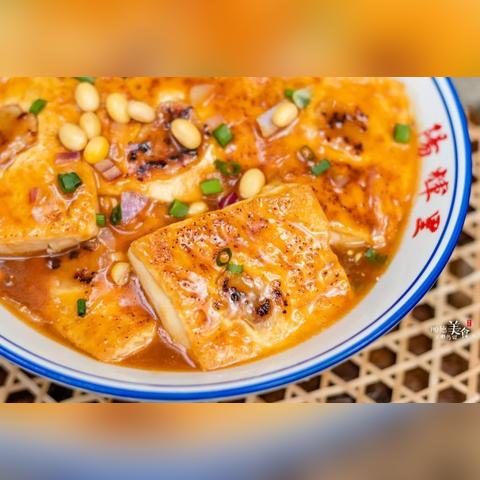 (挂江湖阵容搭配)在江湖论坿中探讨挂江湖现象：传承与变迁的微观视角